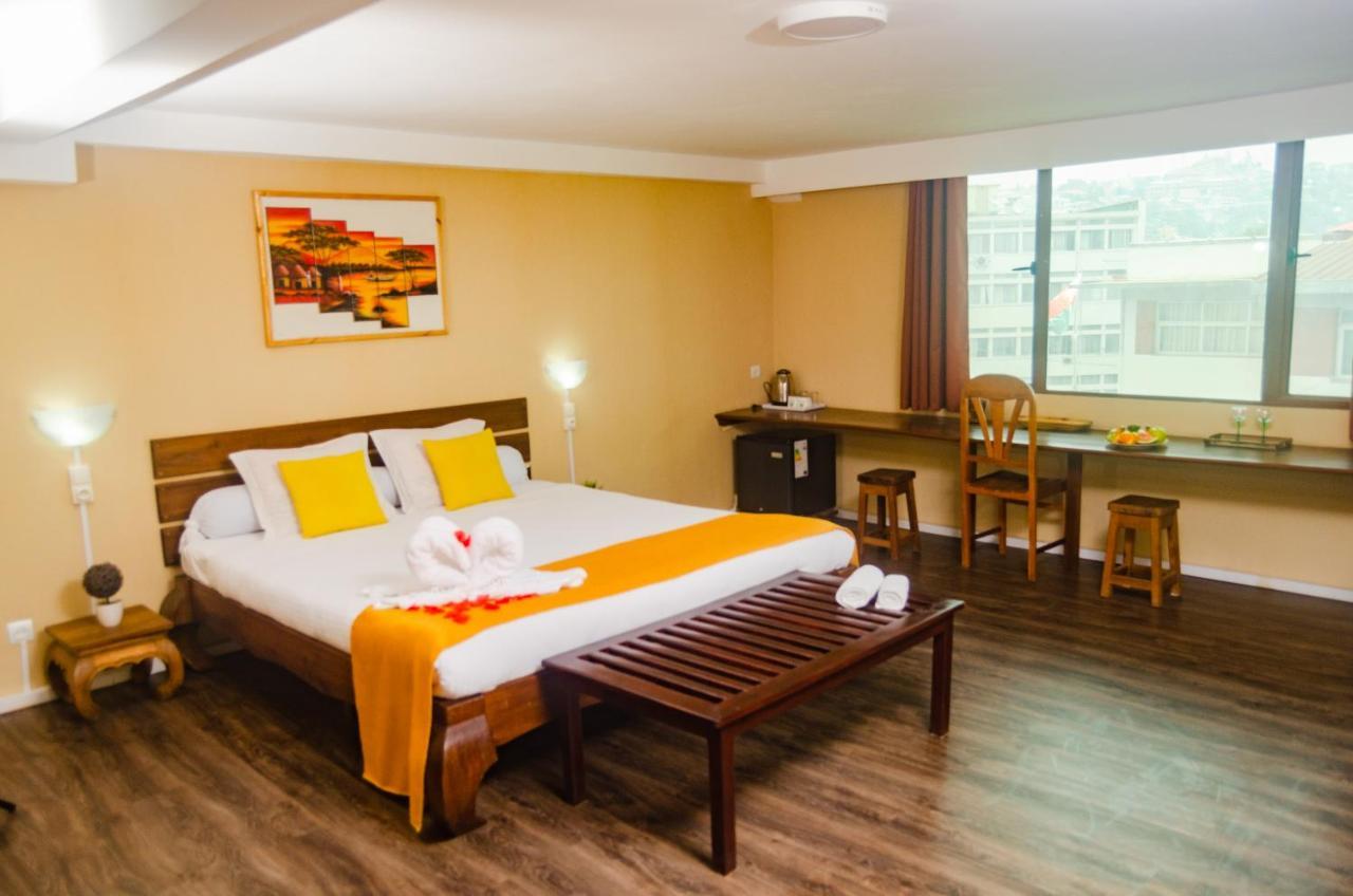 Hotel Le Pousse Pousse อันตานานารีโว ภายนอก รูปภาพ