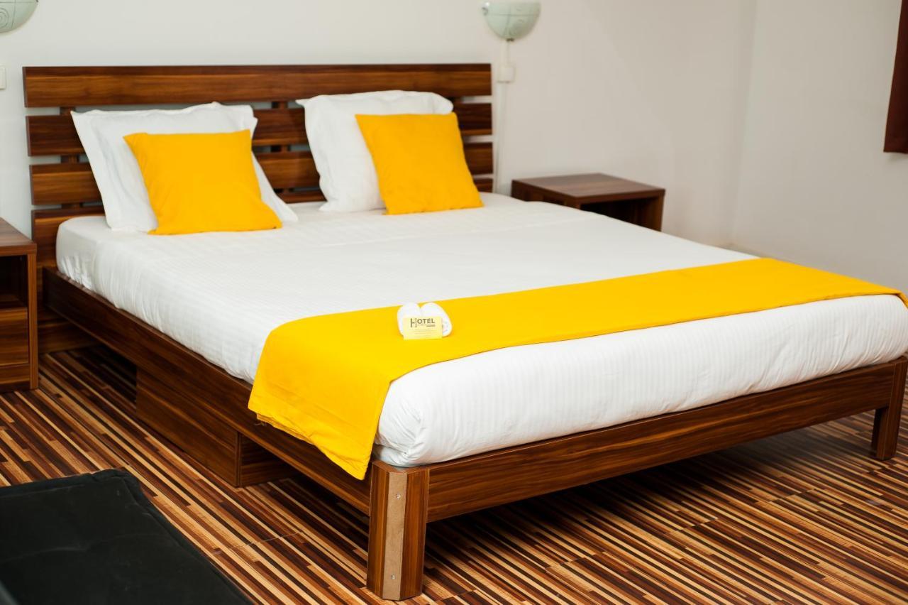 Hotel Le Pousse Pousse อันตานานารีโว ภายนอก รูปภาพ