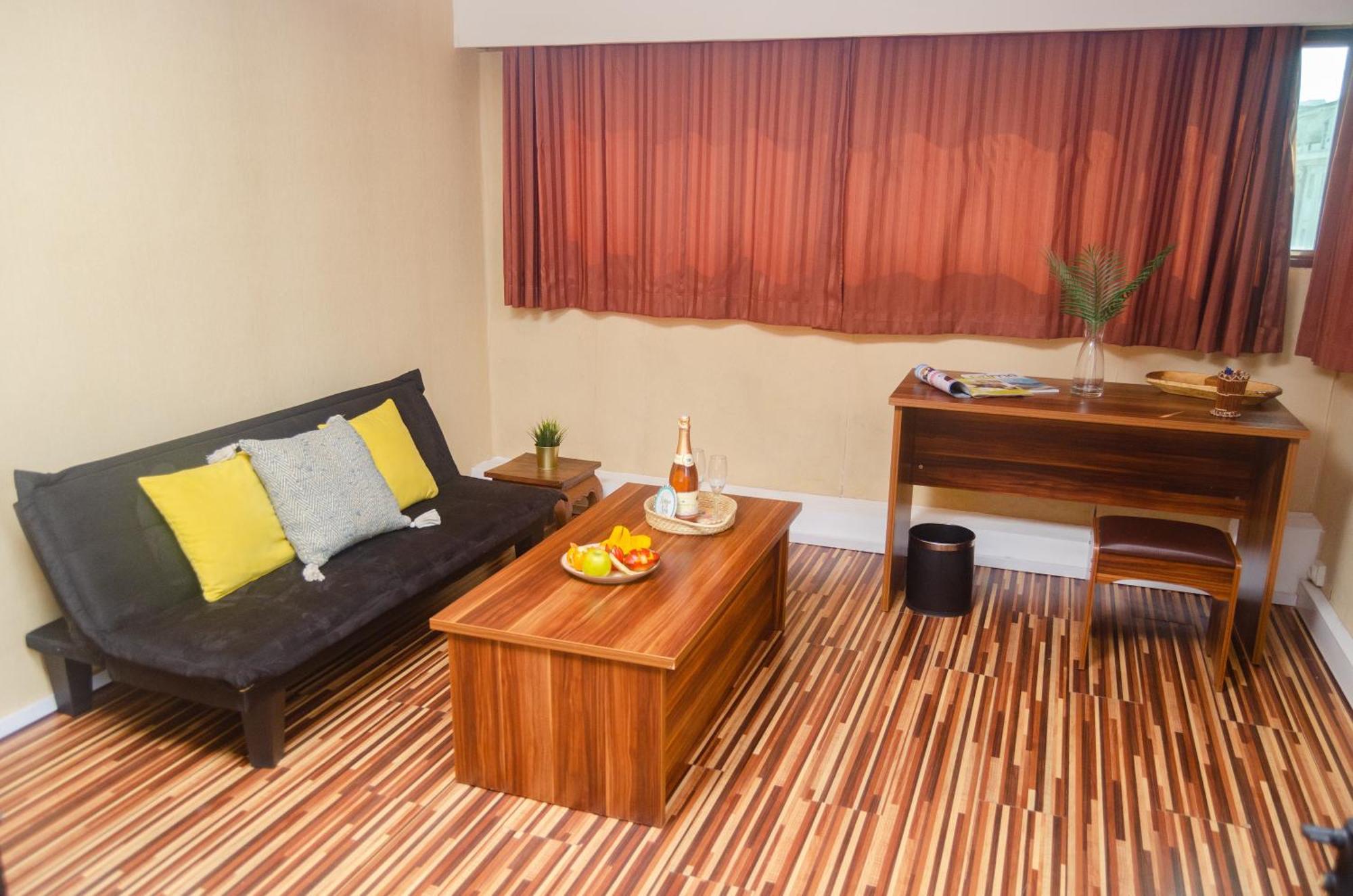 Hotel Le Pousse Pousse อันตานานารีโว ภายนอก รูปภาพ