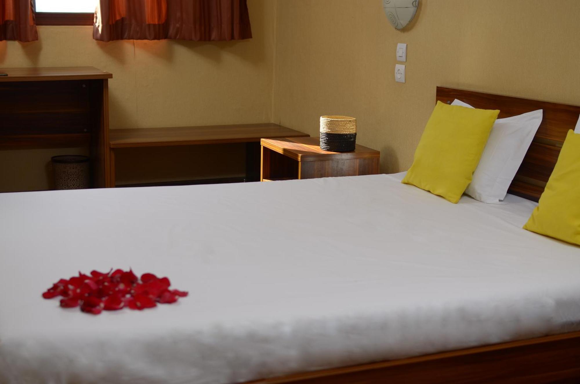 Hotel Le Pousse Pousse อันตานานารีโว ภายนอก รูปภาพ