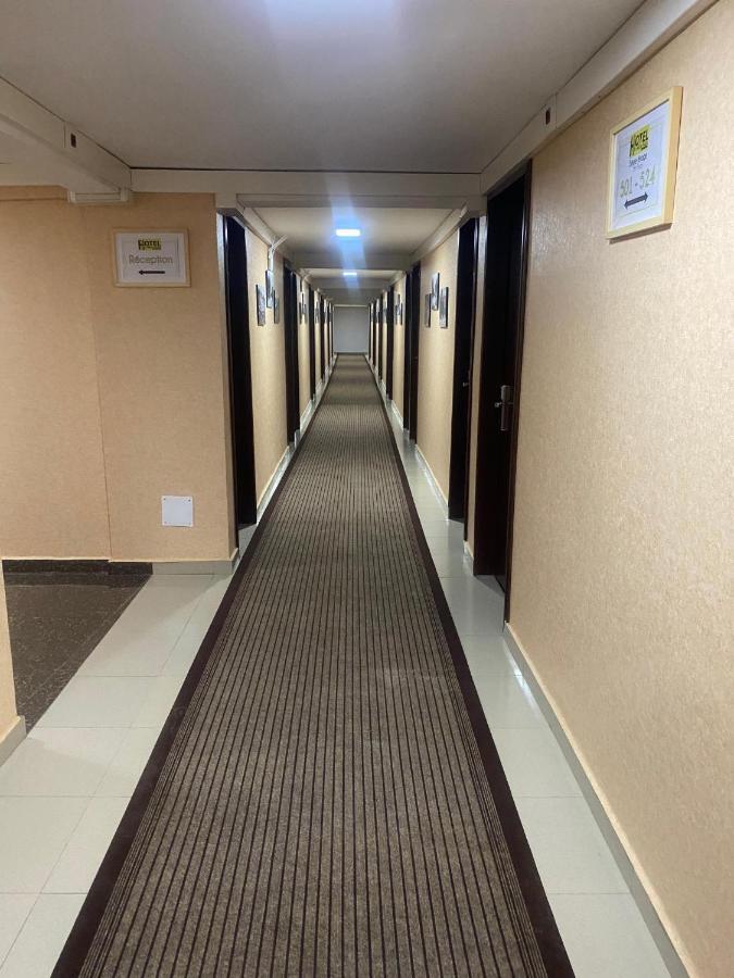 Hotel Le Pousse Pousse อันตานานารีโว ภายนอก รูปภาพ